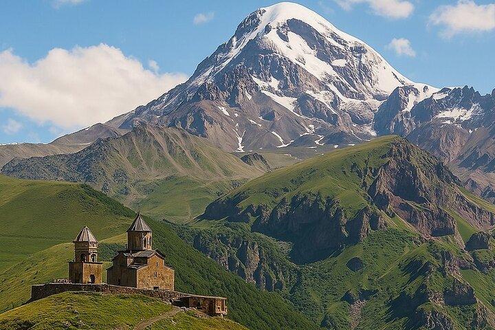 Excursión privada de día completo a Kazbegi y Gudauri desde Tbilisi