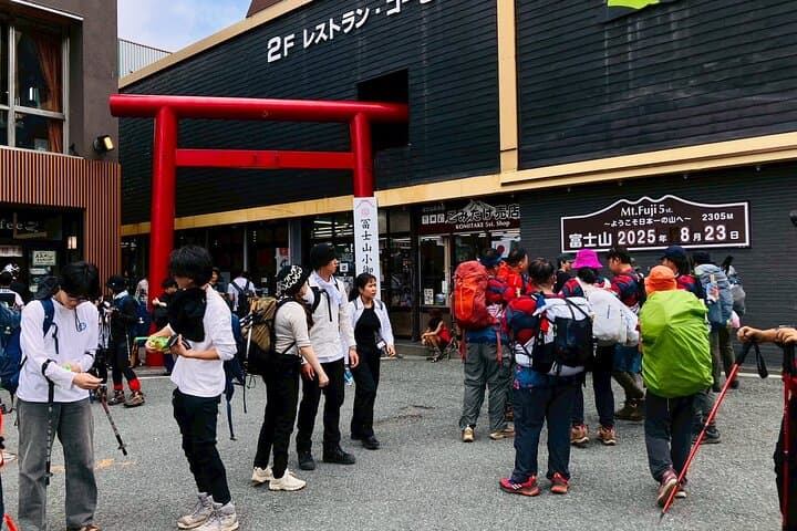 Tokyo: Mt. Fuji, Oshino Hakkai and Gotemba Outlets 1-Day Bus Tour