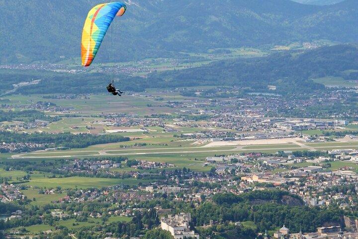 Tandem paraplyflyvning by og alpine udsigt i Salzburg