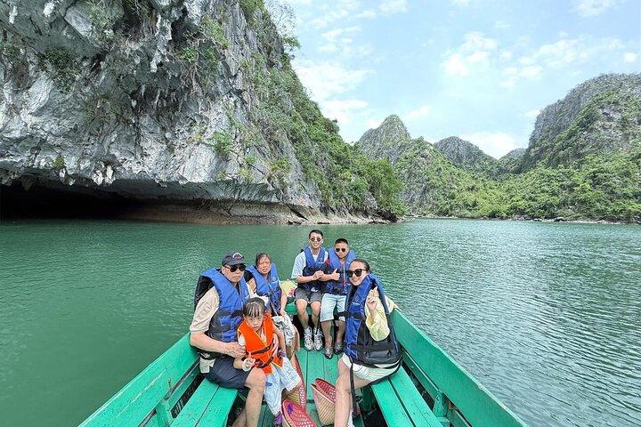 Traslado privado y crucero de un día de lujo por la bahía de Halong/Lan Ha desde Hanói