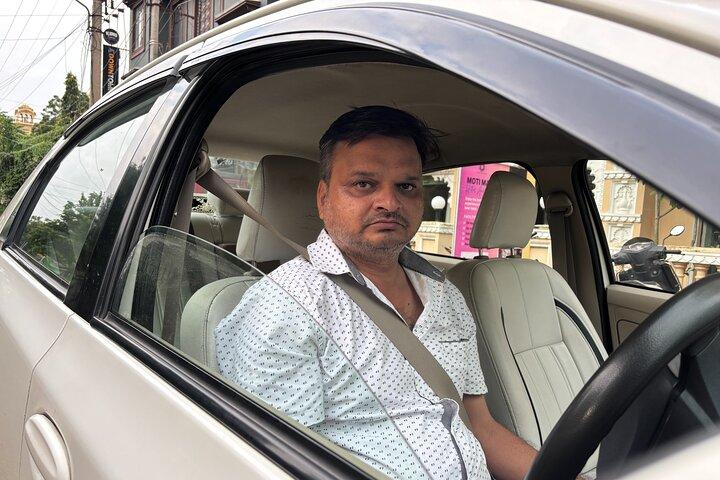 Udaipur Hotel til lufthavn En-vejs privat transfer i AC køretøj