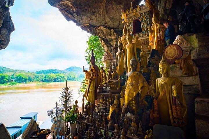 Visite privée de Luang Prabang Alm Giving, temples et grottes de Pak Ou