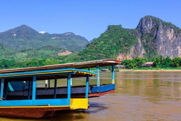 Excursion privée d'une journée à Luang Prabang sur mesure avec un Guide local