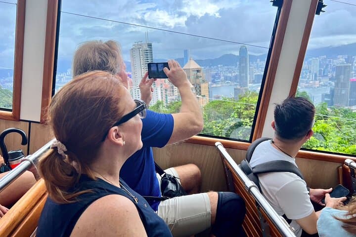 Hong Kong Private Tour with Master Storyteller (Full or Half Day)
