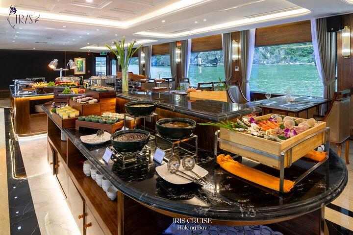 Iris Cruise Halong Bay mit Live-Musik, Jacuzzi und Premium-Mittagessen