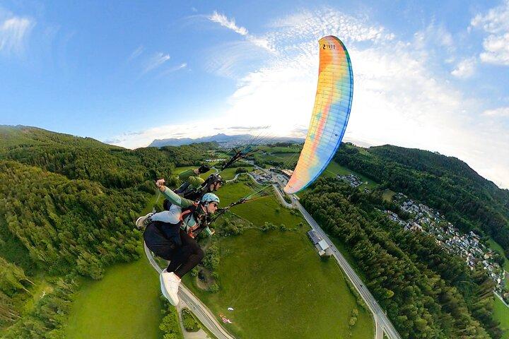 Tandem paraplyflyvning by og alpine udsigt i Salzburg
