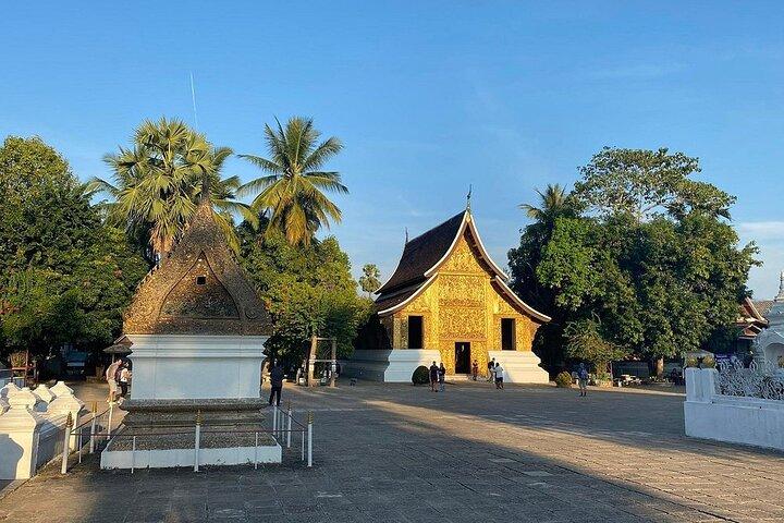 Tour privado de día completo por la ciudad de Luang Prabang