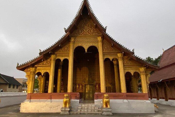 Tour privado de día completo por la ciudad de Luang Prabang