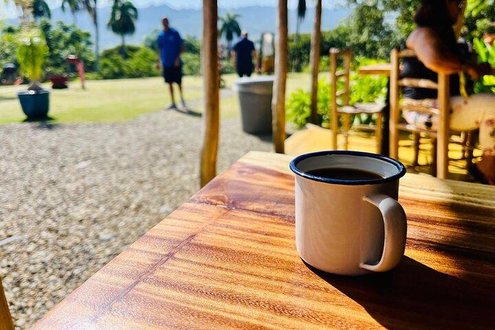 Caffè e montagne con esperienza di caffè personale