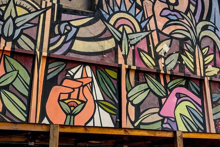 Murales y Sabores en Santiago por Arte Urbano y Cocina Chilena