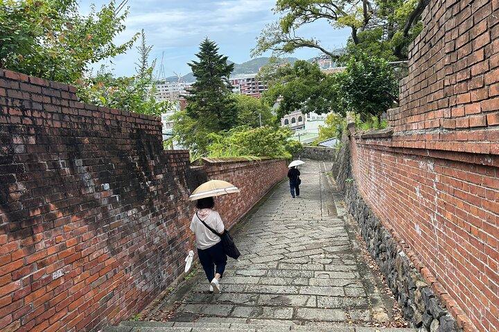 猫と隠れた路地 キティをテーマにした長崎散策ツアー