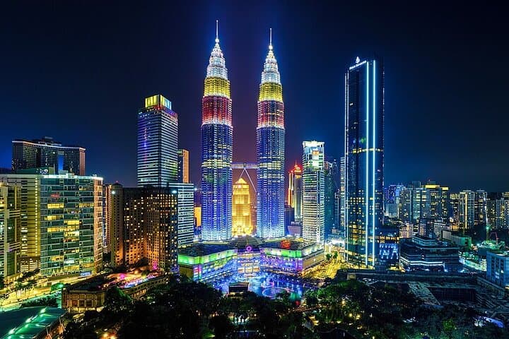 Sky-High Dining Experience at the Iconic Petronas Twin Towers