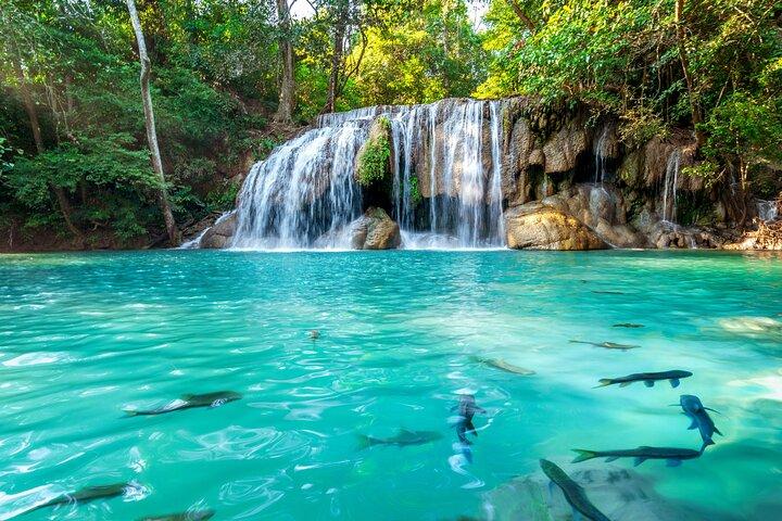 Ontdek Erawan Falls en de River Kwai vanuit Bangkok
