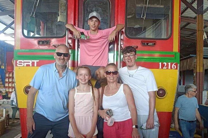 Damnoen Floating Market & Maeklong Railway Private Excursion