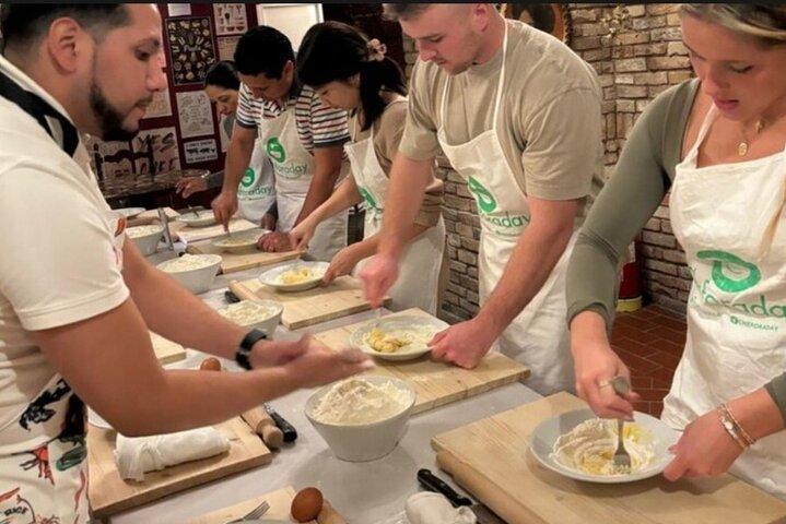 Auténtica clase de cocina Pasta y Tiramisù a pasos Españoles