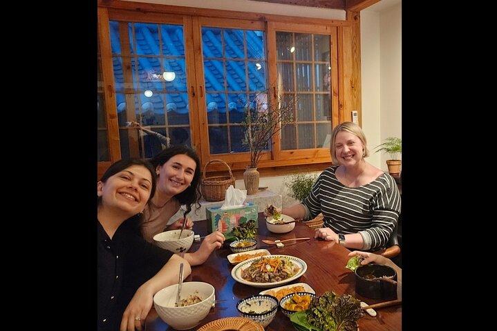 Cena en la vida nocturna de Hanok & Seoul