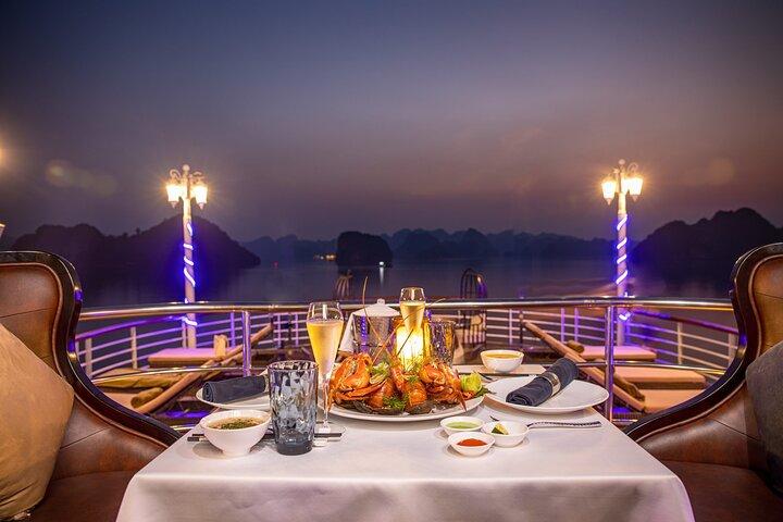 Paradise Premium 5 - Star Cruise Ha Long Bay 2D1N Erlebnis