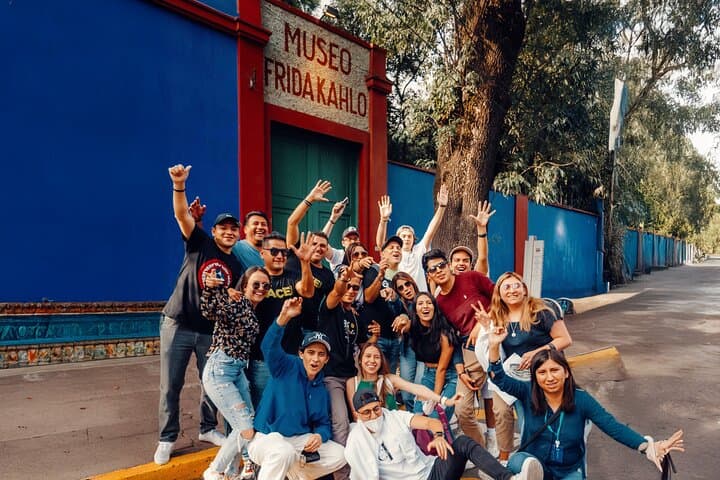 PREMIUM Frida Kahlo Museum and Xochimilco (Small Groups)