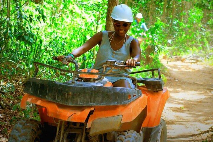 Jungle Zipline, SingleATV und Cenote Kingdom Swim von Cancun