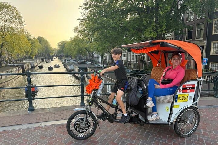 Private Amsterdam Experience—1 Hour Sightseeing Tour & Local Host