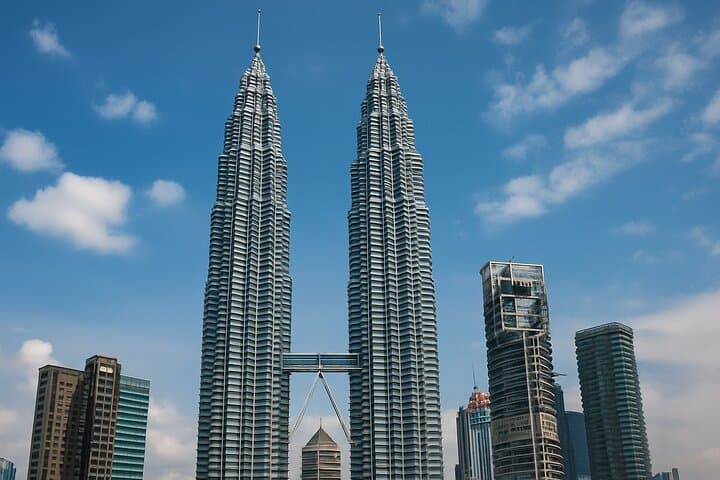 Kuala Lumpur City Tour with Petronas Twin Towers & Batu Caves