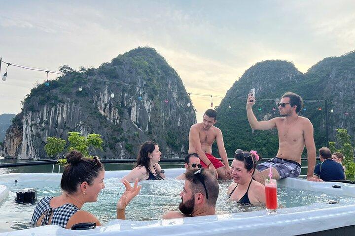Ha Long Bay Luxury Day Cruise, Buffet, Kayak, Grotte, Svømning