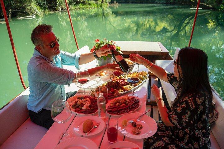 Nature's Table : Flussfahrt mit Weinprobe und Grillabend Mostar