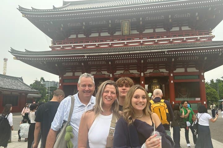 Christmas Magic in Tokyo! Private & Family-Friendly Walking Tour