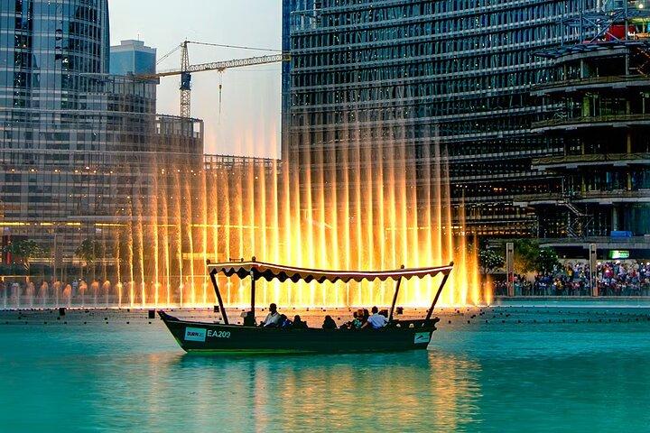 Dubai Fountain Show und Abra Lake Ride Tickets