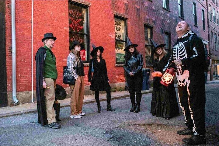 Salem Ghosts : Witches & Wicked Whispers Guided Walking Tour(セイラム・ゴースト:魔女と邪悪な囁きのガイド付きウォーキングツアー)