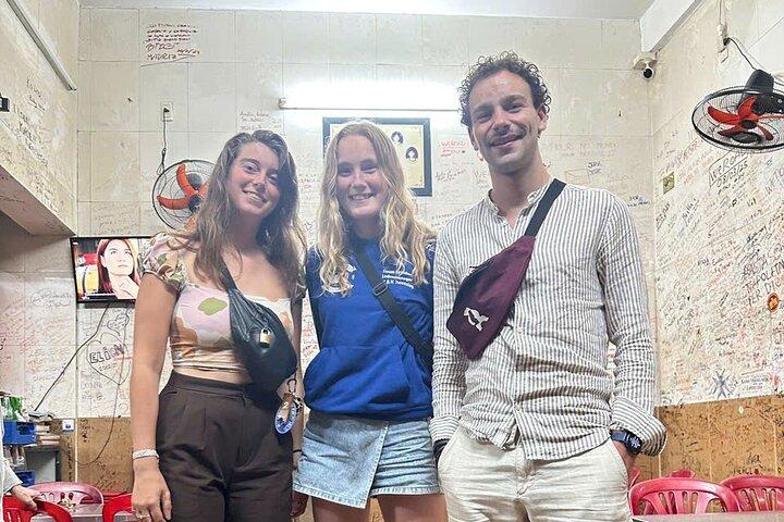 Comer como um local com um local - Tour de comida a pé com dicas