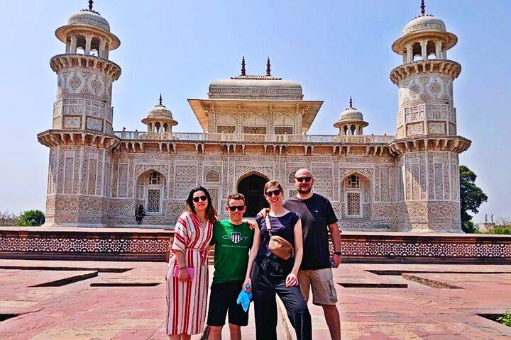 Sunrise Taj Mahal & Agra Tour From Delhi with 5* Breakfast