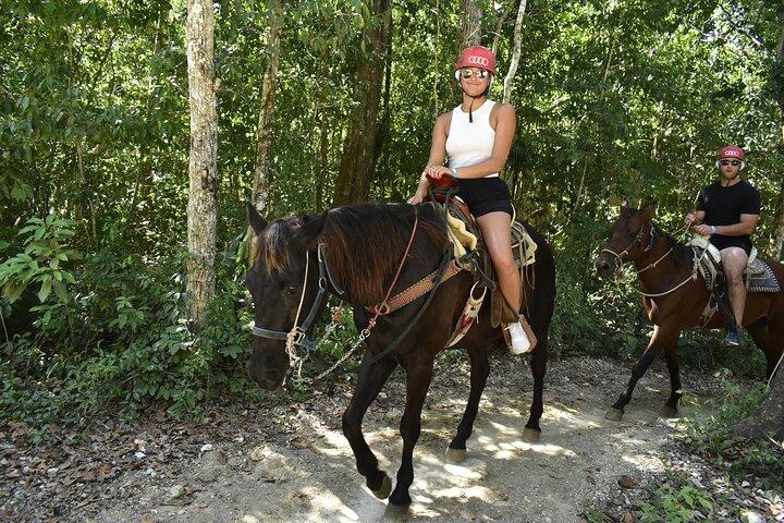 Jungle Triple Adventure Horseback, Ziplines und Cenote