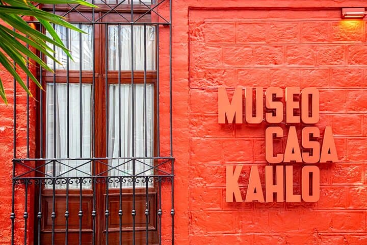 Premium Frida Kahlo Red House and Xochimilco (Small Groups)