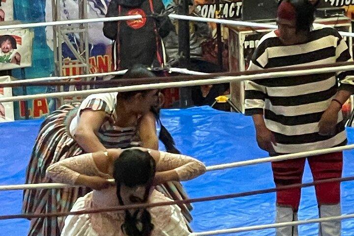 La Paz: Ringens drottningar, Cholitasbrottning