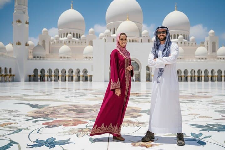 From Dubai: Abu Dhabi Grand Mosque, Palace, Etihad Towers & Lunch