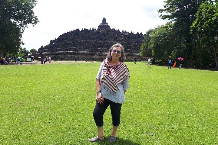 ジョグジャカルタ:ボロブドゥール日の出とプランバナン寺院プライベートツアー