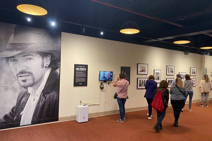 Folk Americana Roots Hall of Fame Utställningstider