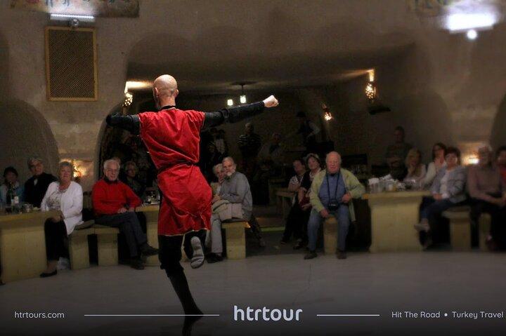 Kappadokien Nachtshow mit Abendessen, Volkstanz & Bauchtänzern