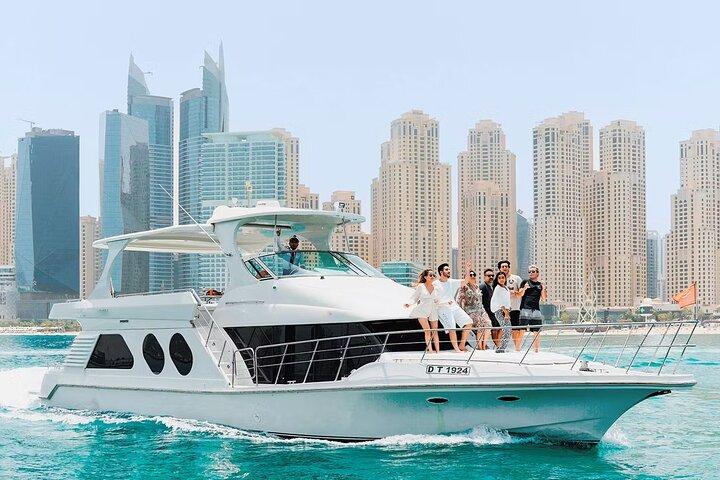 Dubai Marina Sightseeing Yacht Cruise 1 Stunde Panoramablick