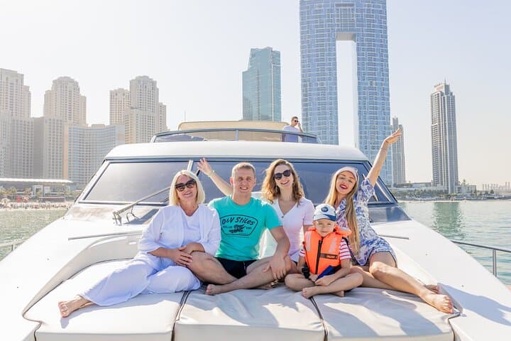 Dubai Luxury Yacht Tour with Live BBQ & Drinks