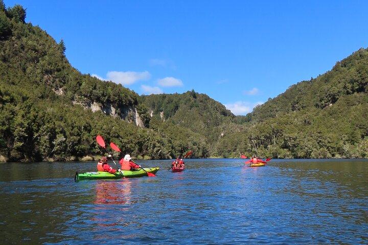 Hidden Lake Kayak Tour na jóia secreta de Taupō