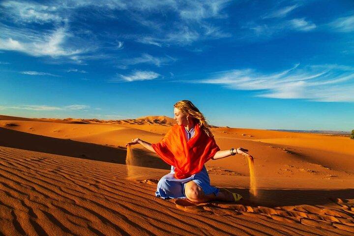 Dubai : Tour por la mañana con 4x4 Pick/Drop Red Dunes Camel Sandboard