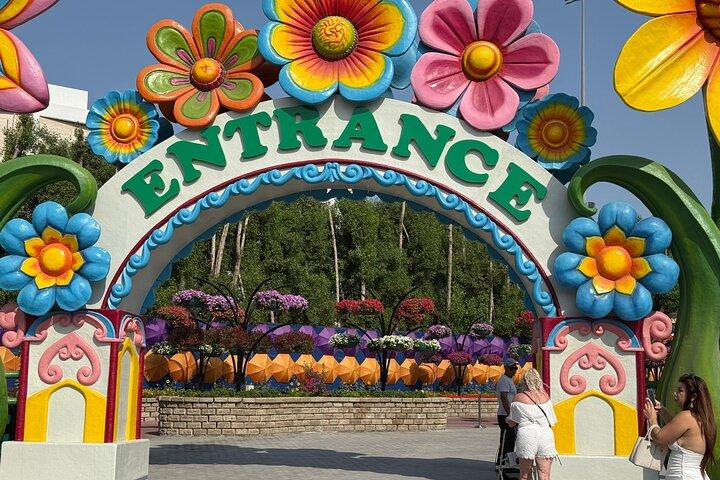 Aldea Global Miracle Garden con Transporte desde Fujairah