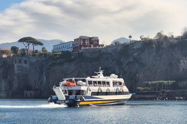 Fast Ferry Transfer Between Amalfi and Capri