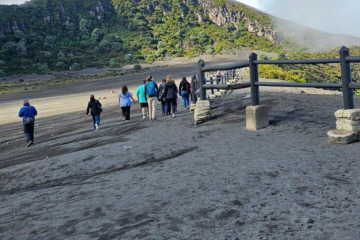 Irazú Volcano & Mineral Hot Springs Escorted Tour from San Jose