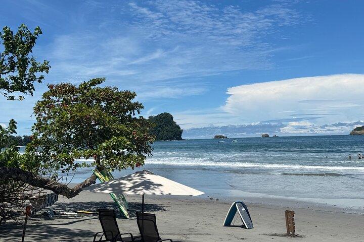 Aprenda a surfar com Yazdany Castro em Manuel Antonio.