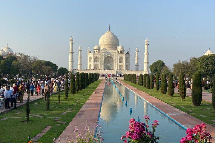 Taj Mahal & Agra Tagestour mit dem Superschnellzug von Delhi
