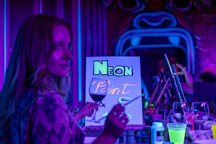 Rome by Night : Peinture au néon avec vin illimité