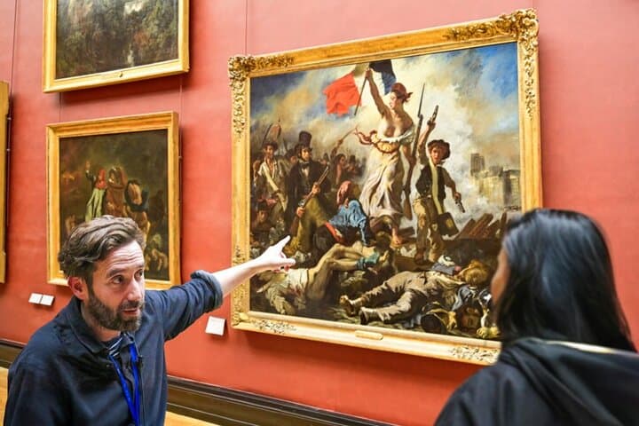 Louvre Museum Access Guided Tour with Mona Lisa
